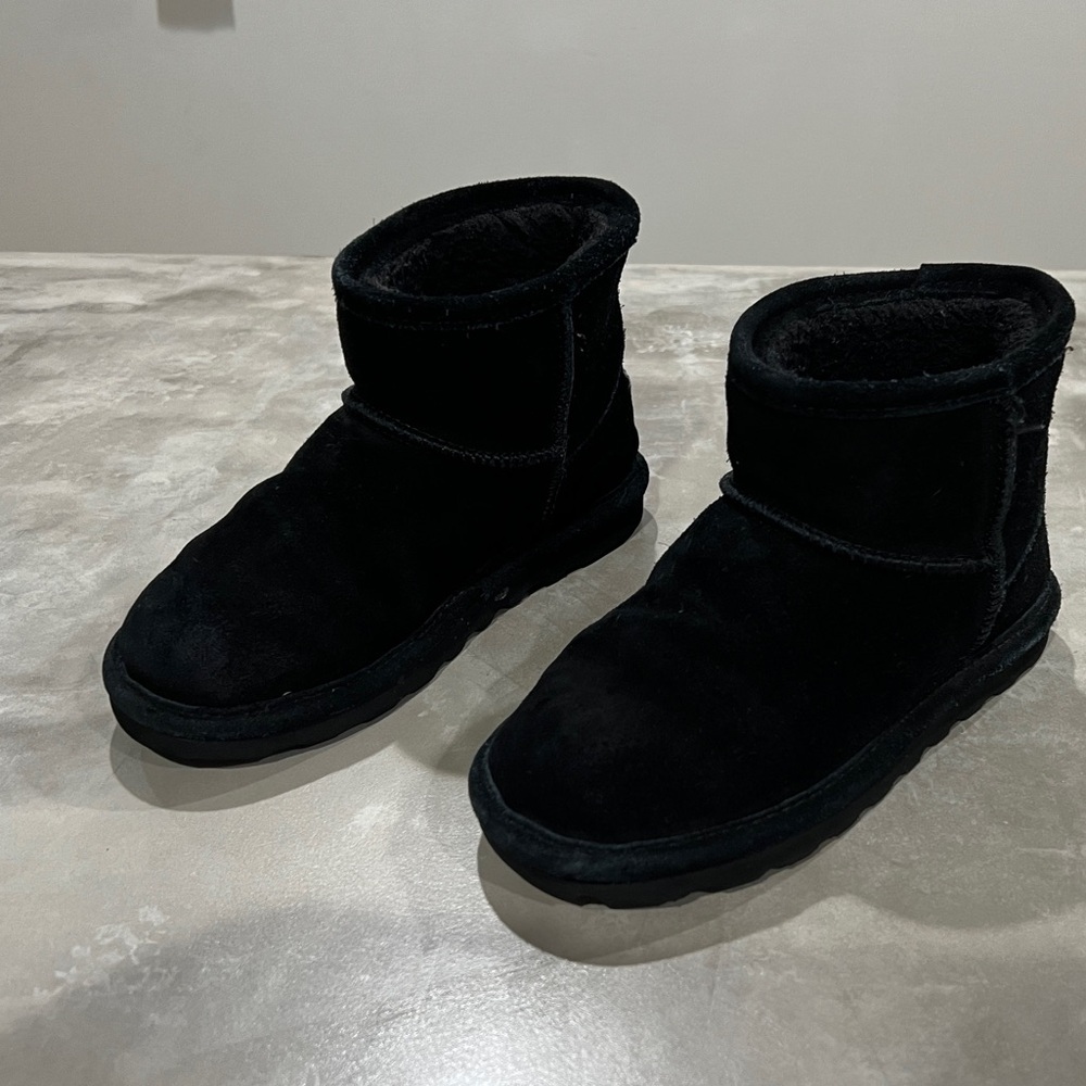 Bearpaw girl boots sz 2